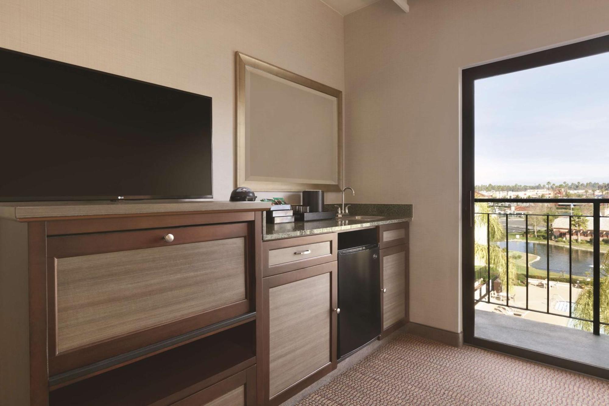 Embassy Suites By Hilton Temecula Valley Wine Country Exterior photo