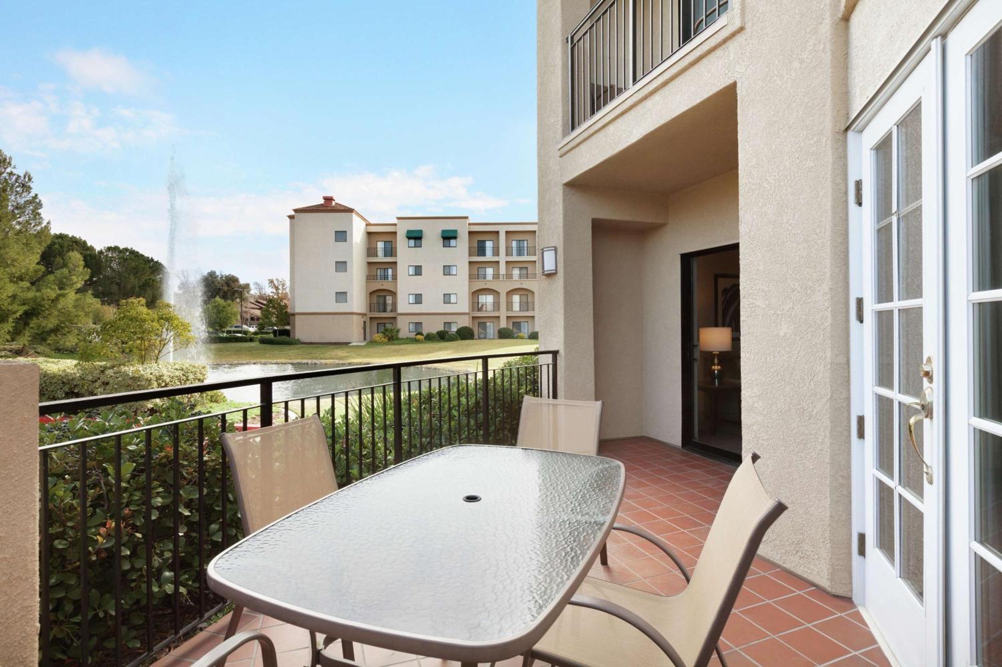 Embassy Suites By Hilton Temecula Valley Wine Country Exterior photo